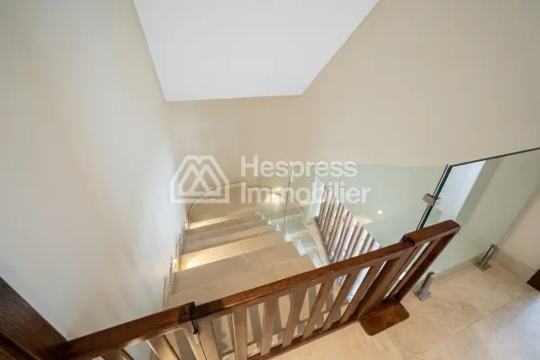 Beautifully renovated duplex CGI