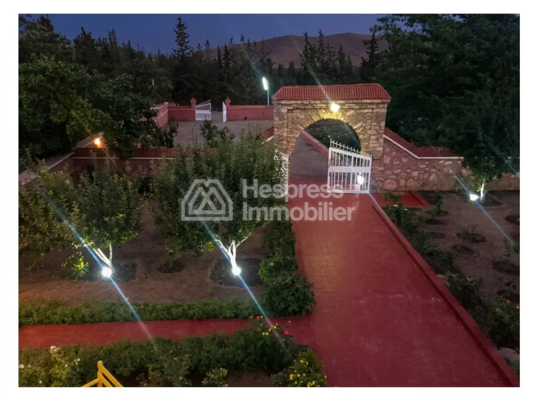 Farm for sale in Ouarzazate, 137 hectares, altitude 1700 m²