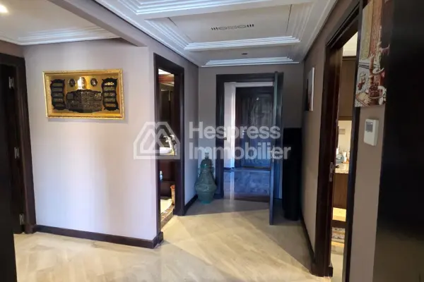 شقة بمساحة 159 مترًا مربعًا مع موقف سيارات في حي جليز، مراكش