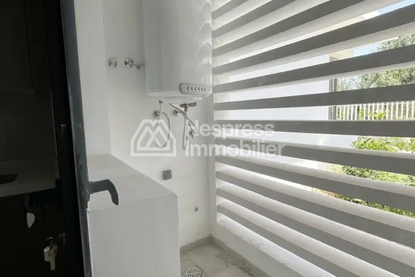 حديقة أرضية جديدة للإيجار (رسومات حاسوبية)