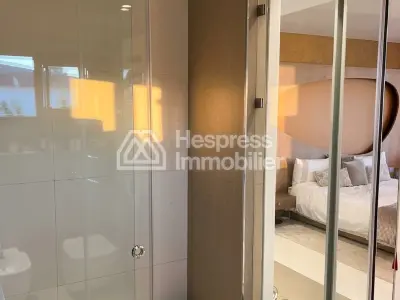 فيلا للبيع في منطقة جولف أمامية راقية
