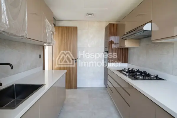 شقة جديدة رائعة للإيجار بتصميم CGI