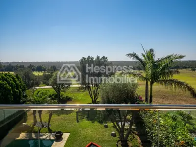 Villa for sale facing the golf course and palm grove