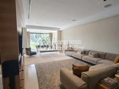 Villa for sale facing the golf course and palm grove