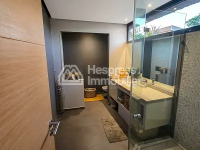 Villa for sale facing the golf course and palm grove