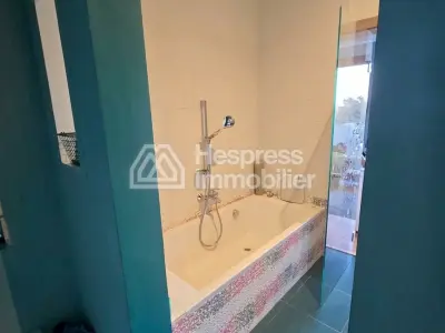 Villa for sale facing the golf course and palm grove