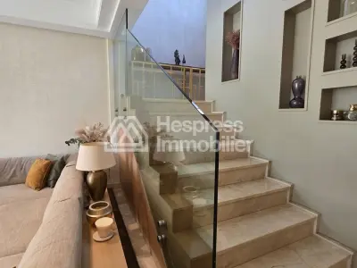 Villa for sale facing the golf course and palm grove