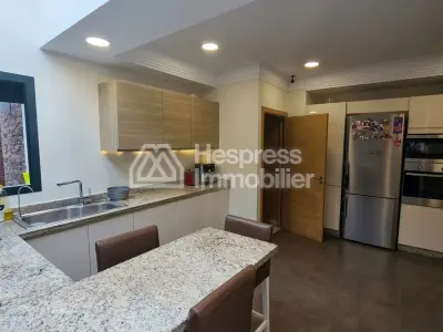 Villa for sale facing the golf course and palm grove