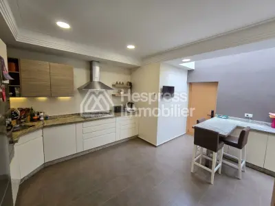 Villa for sale facing the golf course and palm grove