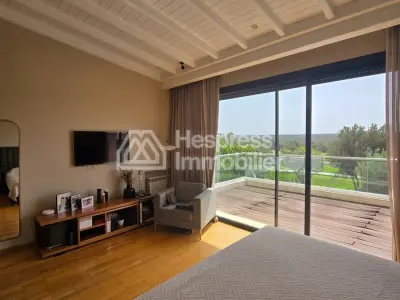 Villa for sale facing the golf course and palm grove