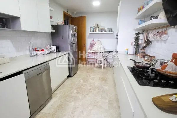 For sale: 3-bedroom apartment Californie