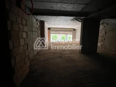 🏢 Grand Local Commercial à Louer – Emplacement Stratégique 💼