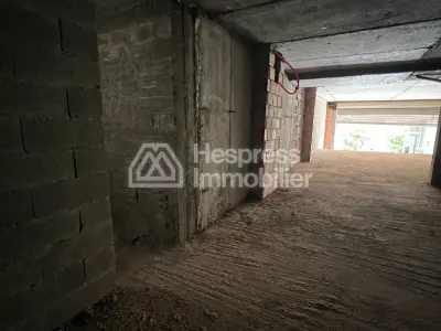 🏢 Grand Local Commercial à Louer – Emplacement Stratégique 💼