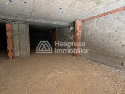 🏢 Grand Local Commercial à Louer – Emplacement Stratégique 💼