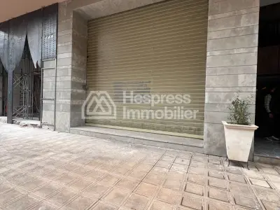 🏢 Grand Local Commercial à Louer – Emplacement Stratégique 💼