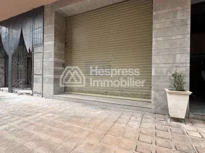 🏢 Grand Local Commercial à Louer – Emplacement Stratégique 💼