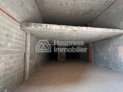 🏢 Grand Local Commercial à Louer – Emplacement Stratégique 💼