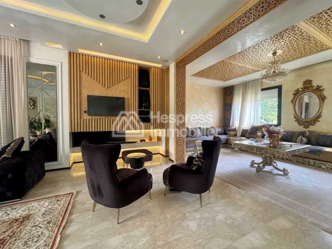 Superbe Villa à Vendre à Bouskoura Résidence Fermée