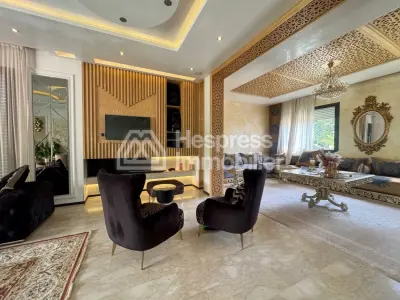 Superbe Villa à Vendre à Bouskoura Résidence Fermée