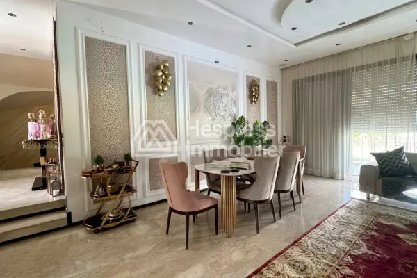 Superbe Villa à Vendre à Bouskoura Résidence Fermée