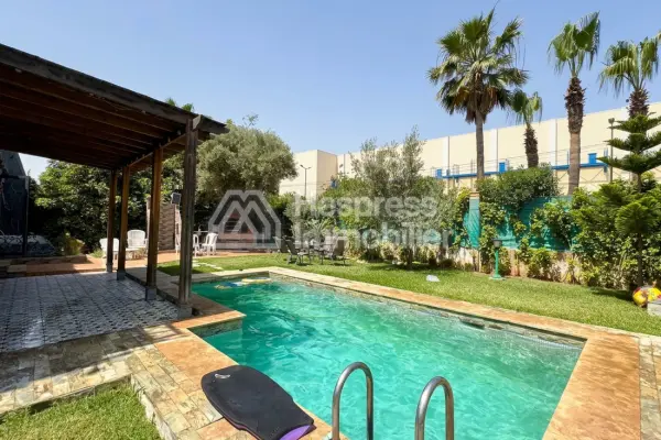 Superbe Villa à Vendre à Bouskoura Résidence Fermée