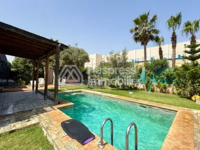 Superbe Villa à Vendre à Bouskoura Résidence Fermée