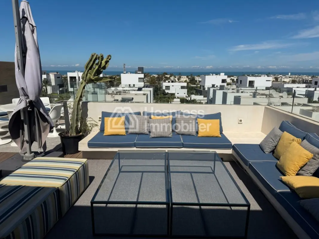 Rooftop for sale with sea view