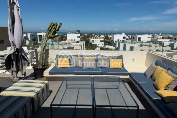 Terrasse sur le toit à vendre avec vue sur mer
