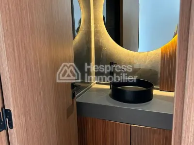 شرفة مطلة على البحر مع مسبح للإيجار على طريق أزمور