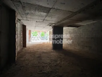 🏢 Grand Local Commercial à Louer – Emplacement Stratégique 💼