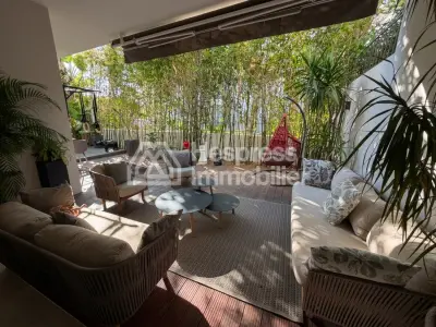 بيع فيلا في مجمع سكني مسور في عين دياب