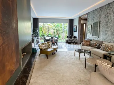 بيع فيلا في مجمع سكني مسور في عين دياب