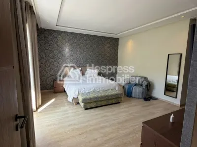 بيع فيلا في مجمع سكني مسور في عين دياب