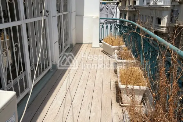 Sell apartment with terrace in Racine neighborhood