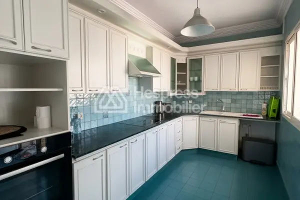 Sell apartment with terrace in Racine neighborhood