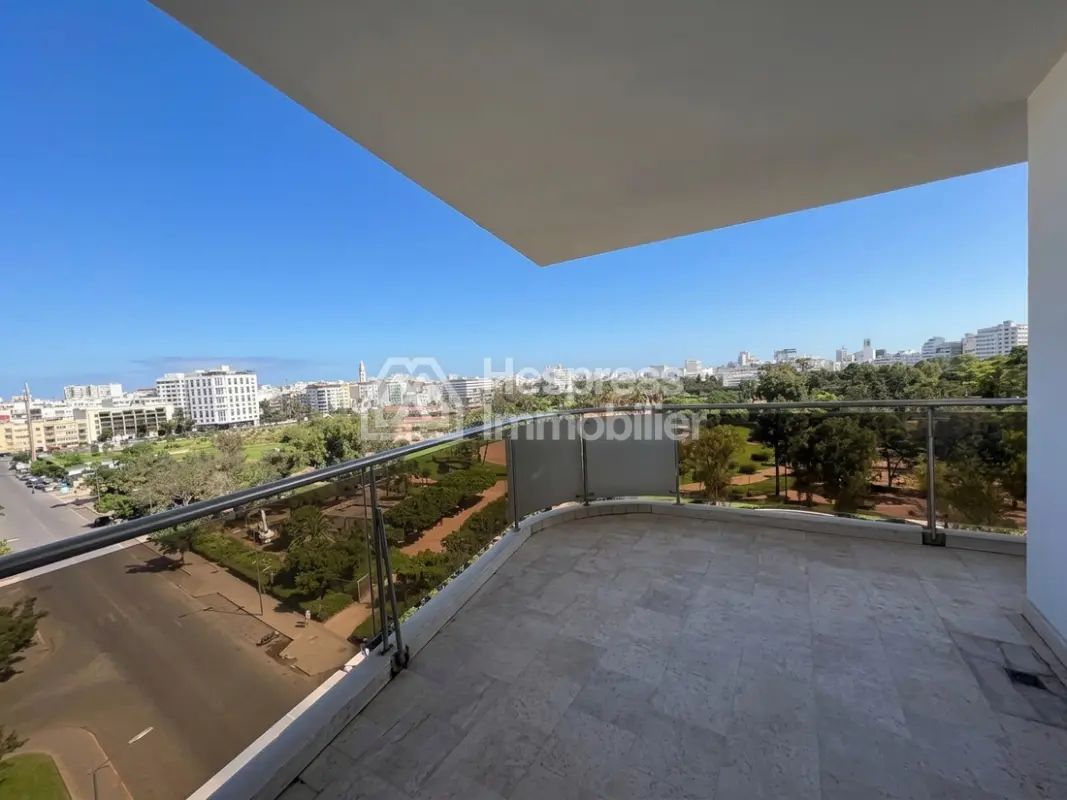 Penthouse à louer avec terrasse et vue sur le parc dans le quartier Palmier