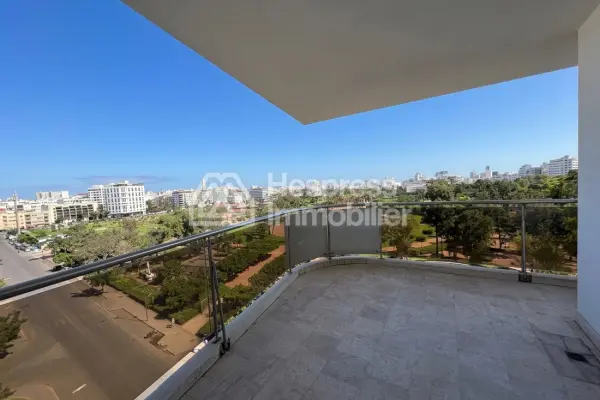 Penthouse for rent with terrace and park view in the Palmier neighborhood