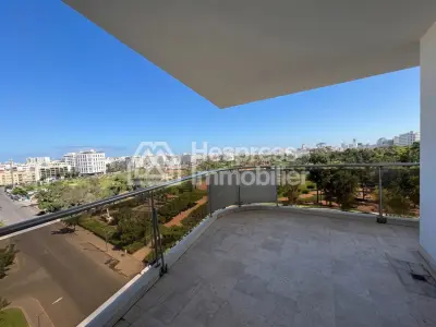 Penthouse à louer avec terrasse et vue sur le parc dans le quartier Palmier