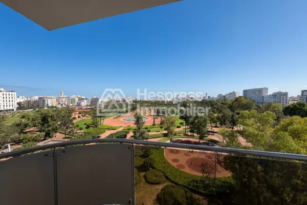 Penthouse for rent with terrace and park view in the Palmier neighborhood