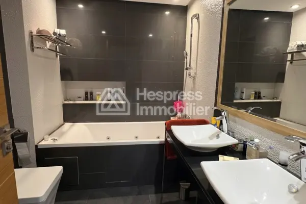 Penthouse for rent with terrace and park view in the Palmier neighborhood