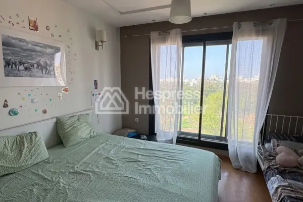 Penthouse for rent with terrace and park view in the Palmier neighborhood