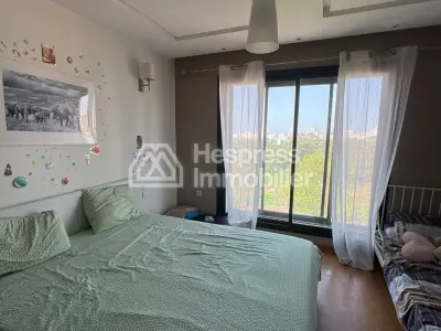 Penthouse à louer avec terrasse et vue sur le parc dans le quartier Palmier