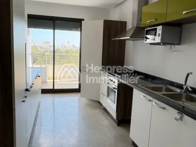 Penthouse à louer avec terrasse et vue sur le parc dans le quartier Palmier