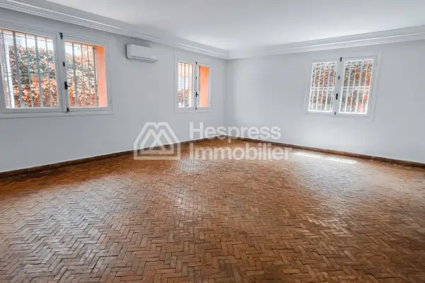 Nice apartment for sale in Racine Extension. 3 bedrooms. Terrace and elevator