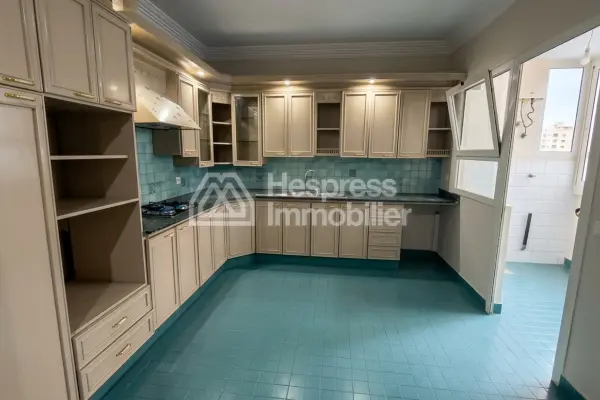 Nice apartment for sale in Racine Extension. 3 bedrooms. Terrace and elevator