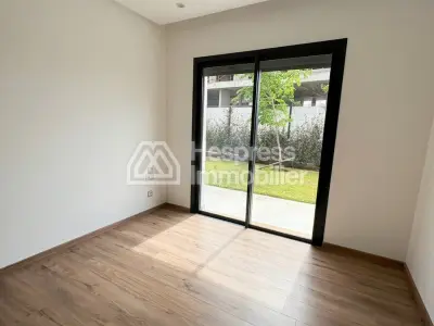Appartement au rez-de-chaussée à louer à Ain Diab