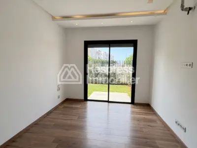 Appartement au rez-de-chaussée à louer à Ain Diab