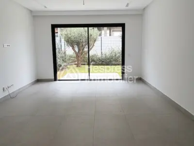 Appartement au rez-de-chaussée à louer à Ain Diab