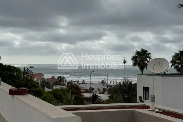 Luxury villa for rent in Ain Diab. 11 comfortable rooms. Swimming pool and air conditioning