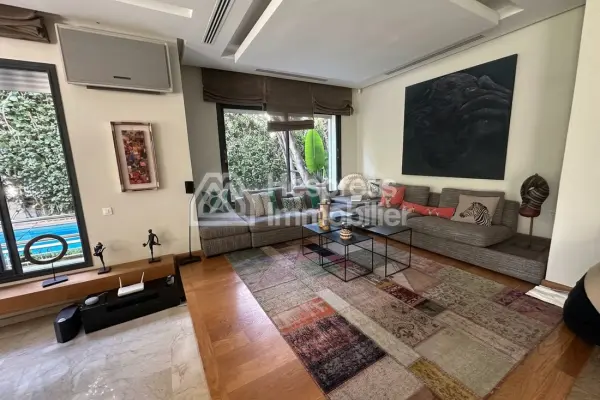 Maison de haut standing à vendre à Ain Diab. 6 pièces. Cheminée et service de conciergerie